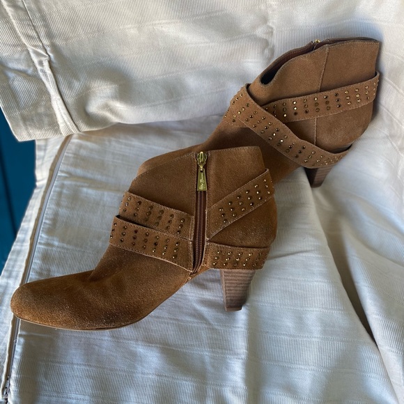 Matt Bernson Cognac Suede Rhinestone
Strap Ankle Boots SZ 11M - Picture 2 of 16